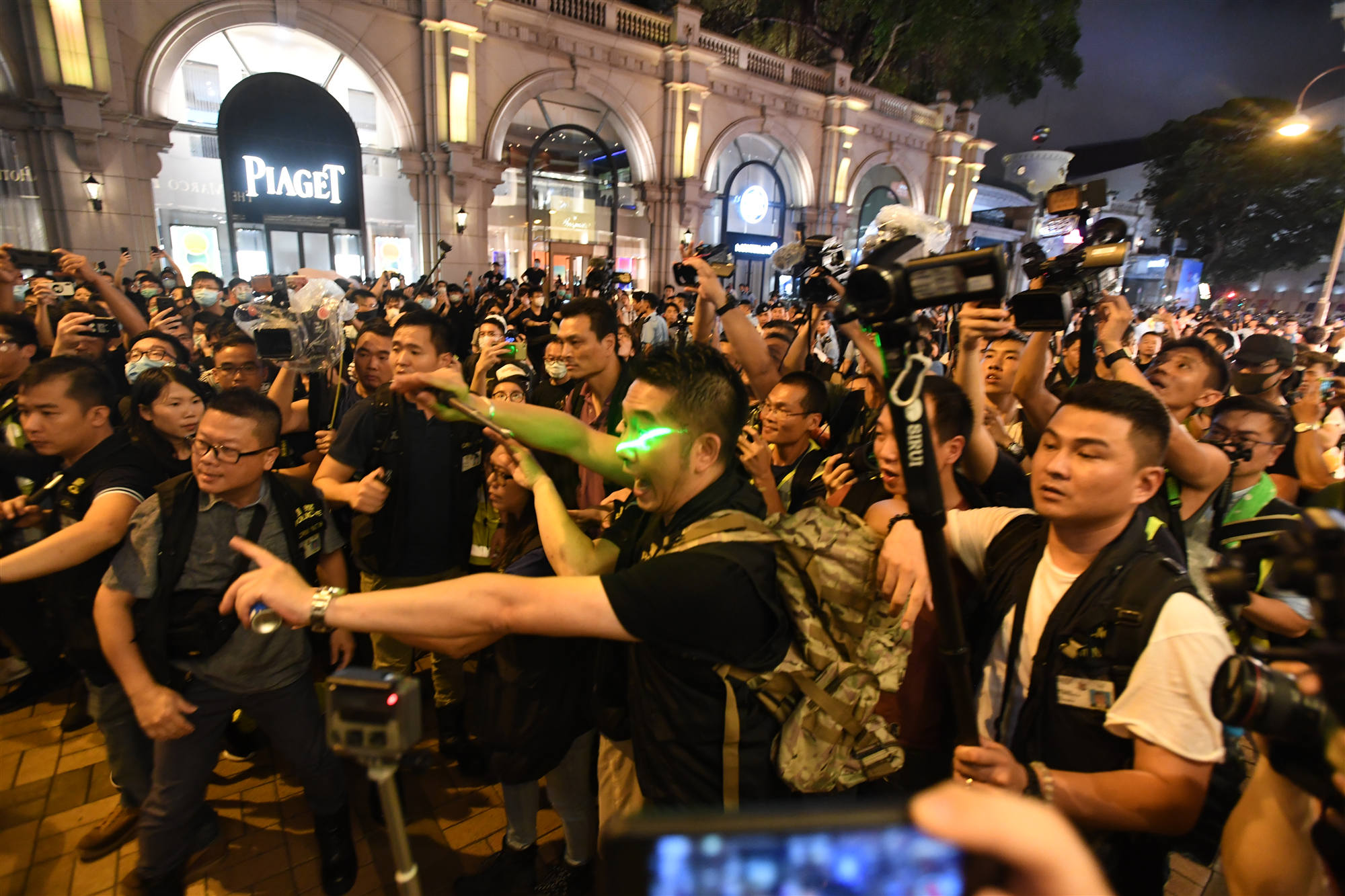 香港警方譴責7日晚示威者堵路 已拘捕5人