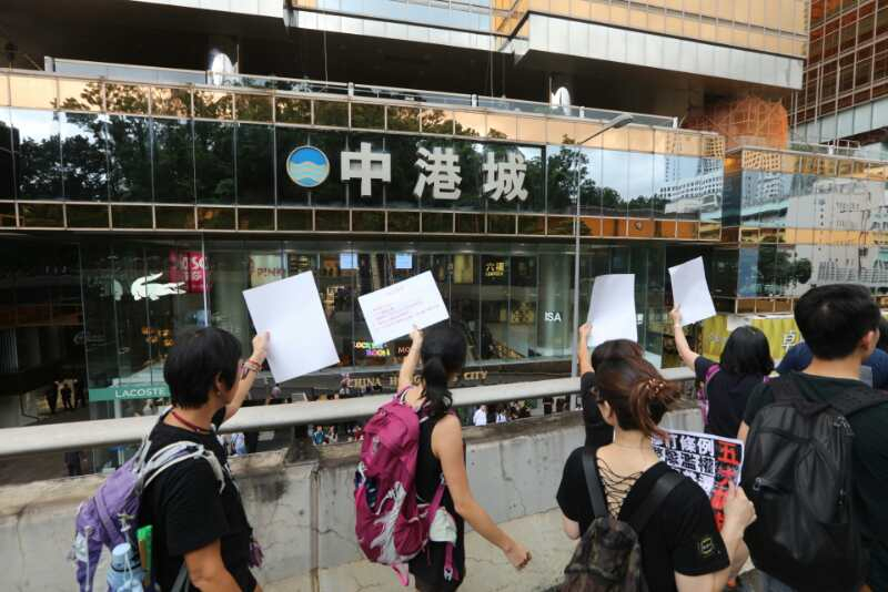 黃友嘉：連串示威影響香港消費信心
