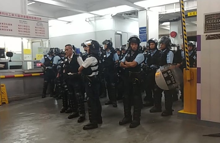 傳解放軍混入防暴警執法 香港警方：全屬謠言