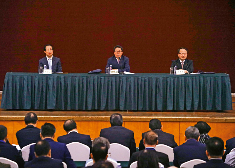 張曉明通報中央穩定香港局勢五大重要精神 止暴制亂是壓倒一切急務 張曉明通報中央穩定香港局勢五大重要精神 止暴制亂是壓倒一切急務