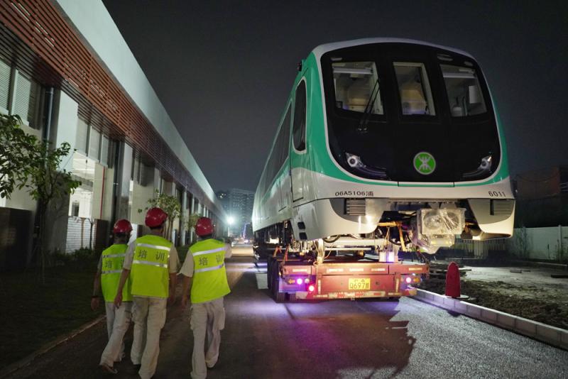 地鐵6號線首列車抵深 明年開通