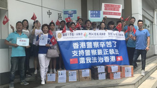 ﻿市民赴警署慰问 冀订立“香港警察日”