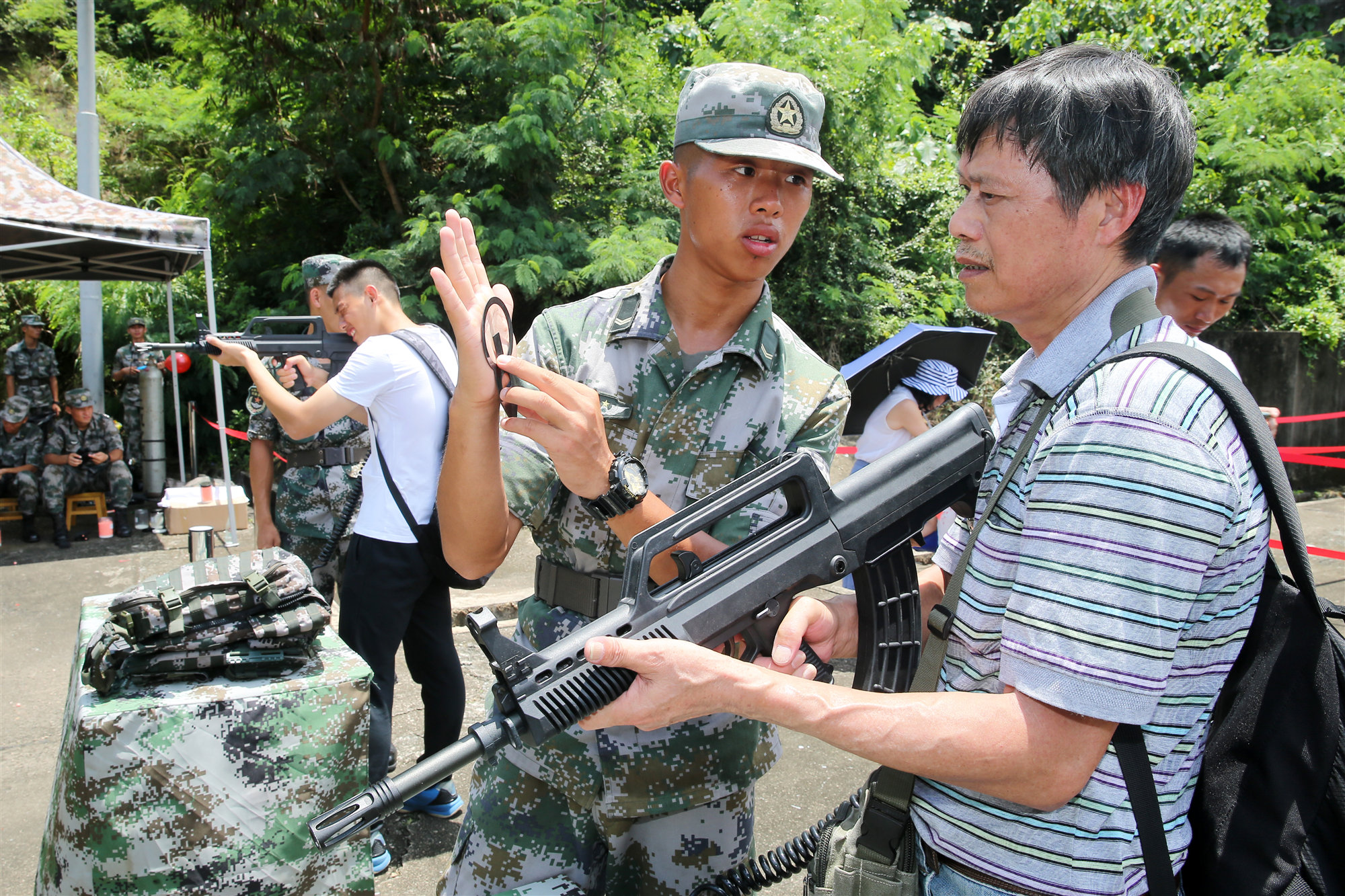 軍科院專家：處理香港問題 解放軍堅決按駐軍法行事