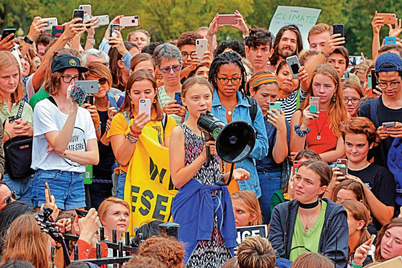 瑞典少女白宮外示威 籲特朗普正視暖化危機