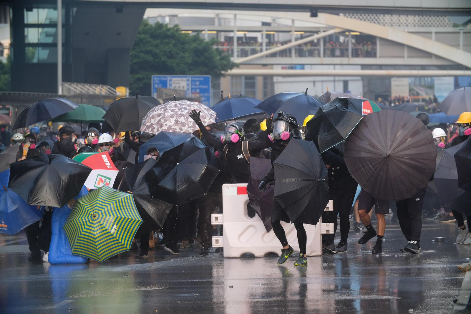 暴力衝擊 香港90%酒店從業員被迫放假