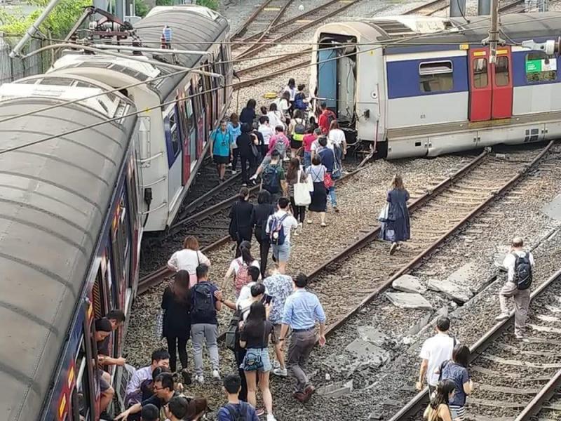 東鐵出軌全車尖叫 乘客以為暴徒掟汽油彈