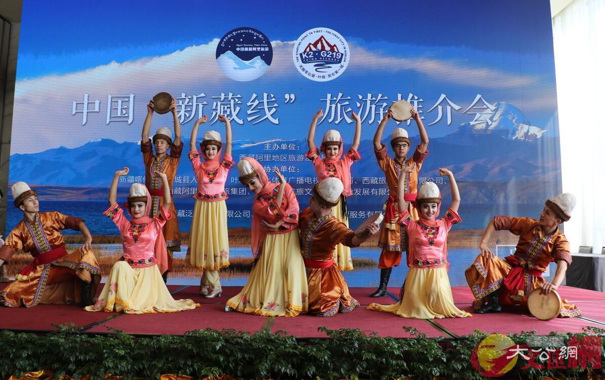 上演新疆民族舞蹈，為「新藏線」攬人氣（記者胡若璋攝
