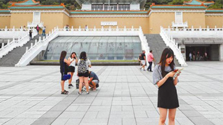 台北故宫博物院参观人数大幅下滑 购票率年年衰退