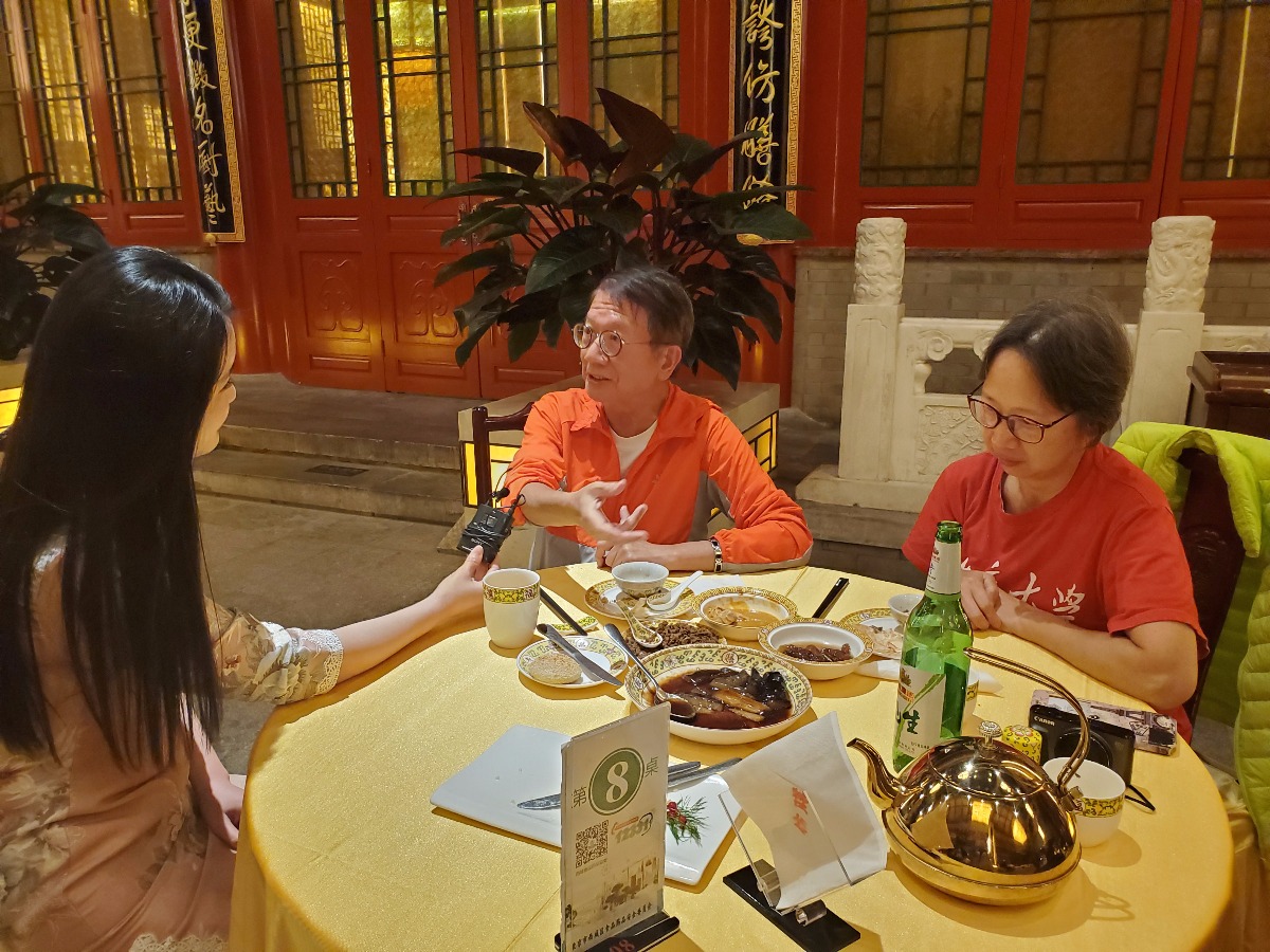 来自香港的顾客称赞仿膳饭庄的葱爆海参做的地道