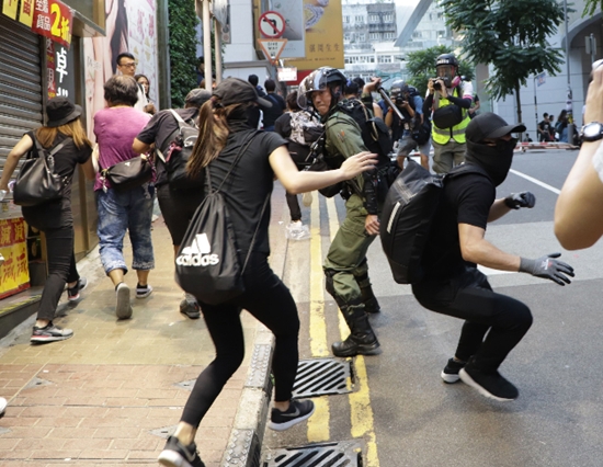 香港逾3千人涉嫌參與暴亂被捕