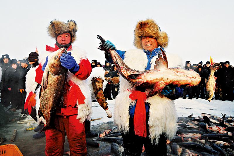 ﻿五大連池冬捕節 頭網魚賣12萬