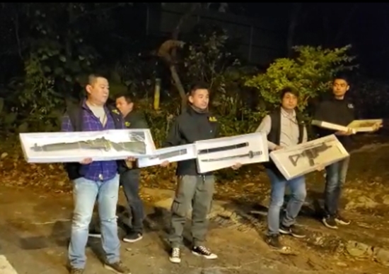 香港警方破非法武器庫 拘4人檢12長短槍