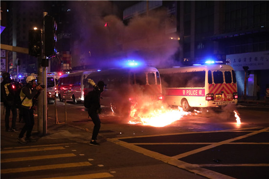 平安夜不平安 香港政界人士譴責暴力破壞行為