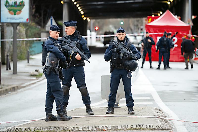 法國持刀襲擊案一死三傷 兇手被警擊斃