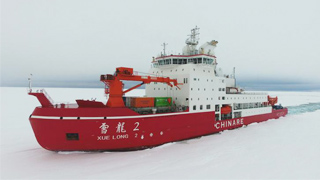 雪龙2南极采冰 绘航道地图