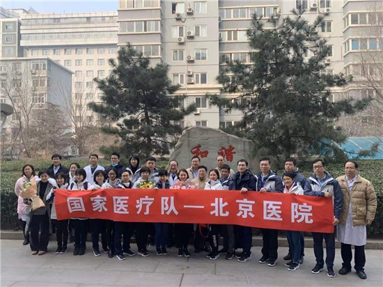 國家隊出征 北京派出超強陣容馳援武漢 女醫護上陣前剪發令人動容