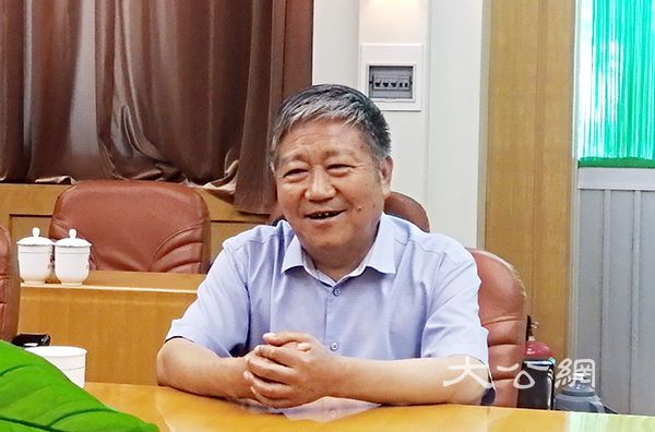 十余家媒体聚焦南街村王宏斌：每个人心中都要有目标