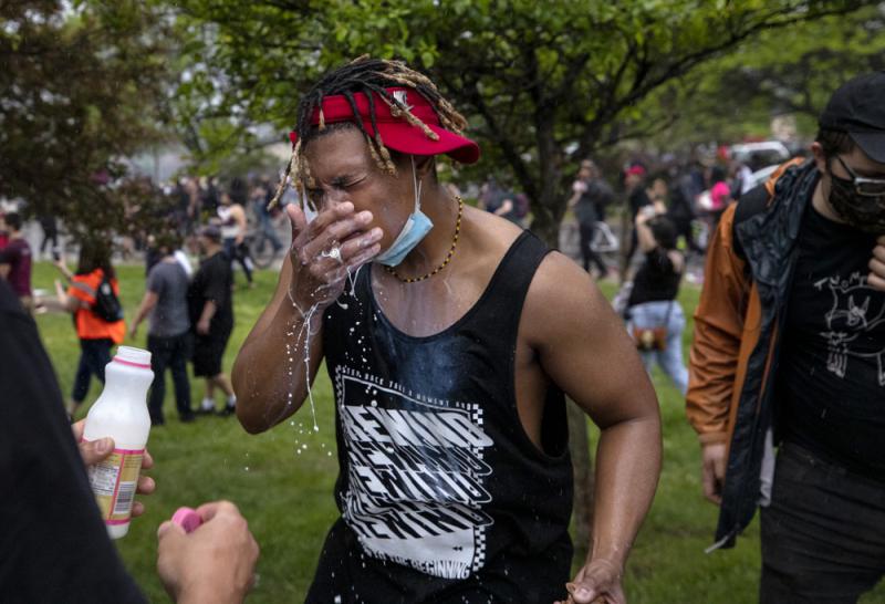美國示威釀衝突 警催淚彈驅人群