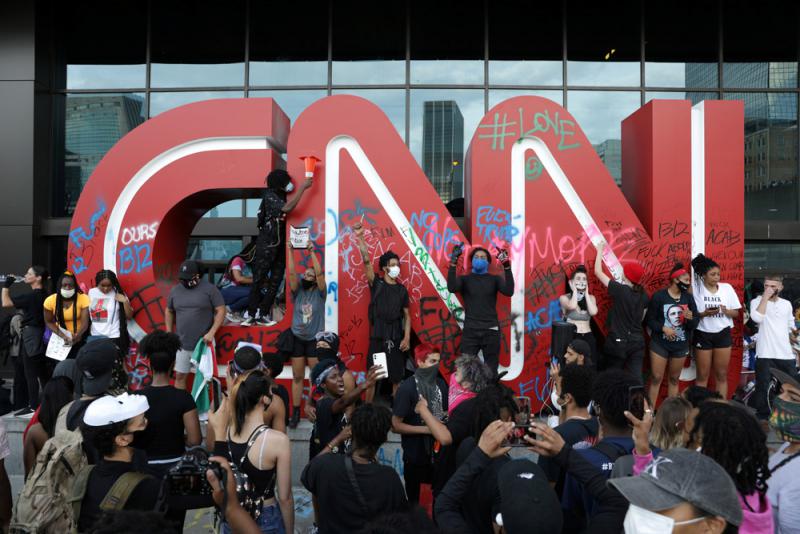 CNN總部被暴徒「裝修」