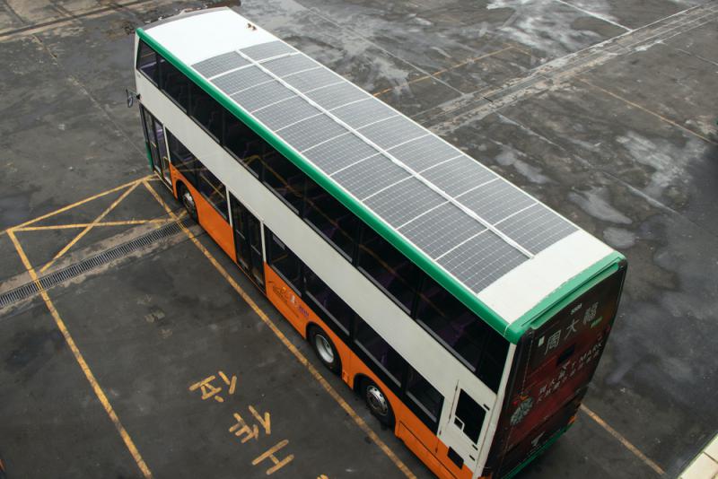 首輛太陽能雙層巴士投入服務