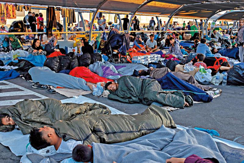 ﻿希臘難民營遭縱火　萬人受災宿街頭