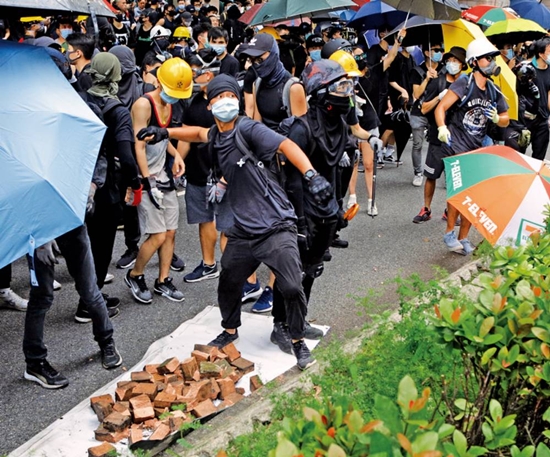 去年至今警拘逾萬涉暴者 檢控兩千多人