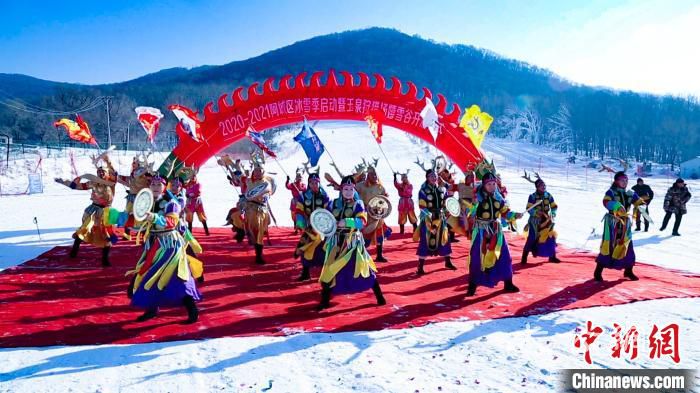 中國北疆玉泉狩獵場嬉雪谷開放 引八方遊客歡樂嬉雪