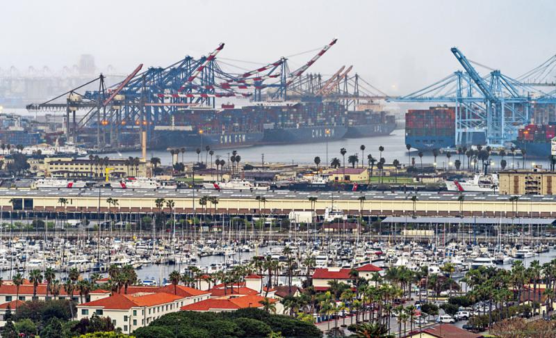 洛杉矶港拥堵 货船平均等候7.9天