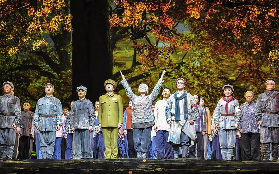 大型民族歌劇《銀杏樹下》在鄭州首演