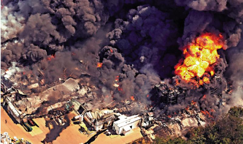 ﻿美化工廠爆炸起火 恐釀「生態噩夢」