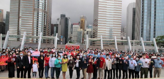 喜迎七一，香港青年以「快閃交響樂」的方式祝福祖國