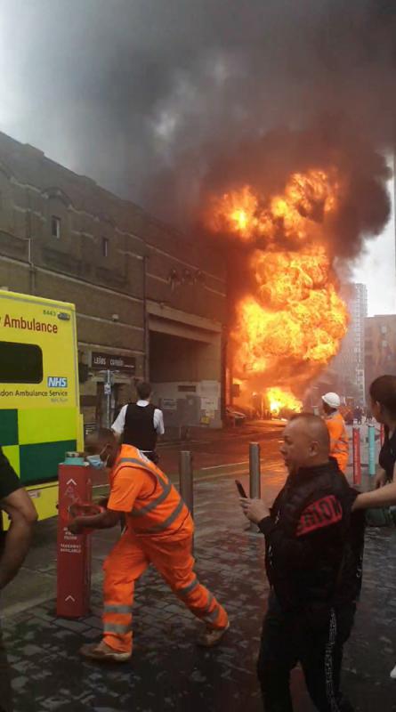 ﻿倫敦突發大火 現場劇烈爆炸