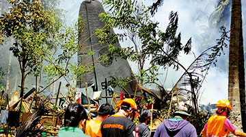 ?菲律宾军机坠毁 购买美国二手货致45人死