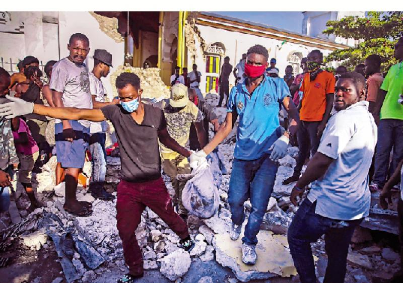 ﻿海地強震近1300死 醫院超負荷