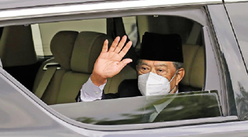 马来西亚总理辞职：权力斗争落败 抗疫不力遭轰