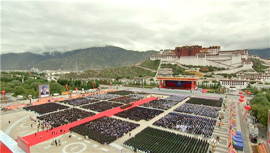 慶祝西藏和平解放70周年大會於布達拉宮廣場舉行