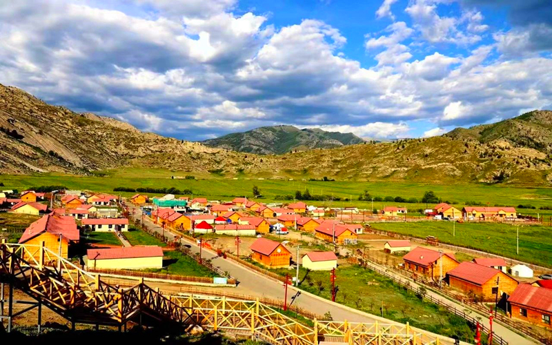 #万人说新疆# 乡村靓了 腰包鼓了 生活美了