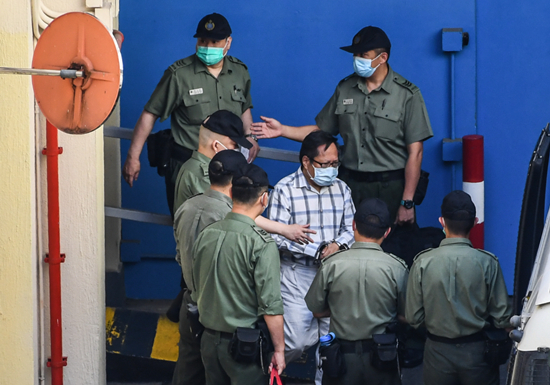 何俊仁梁國雄朱凱廸等12人當庭認罪 何俊仁梁國雄朱凱廸等12人當庭認罪