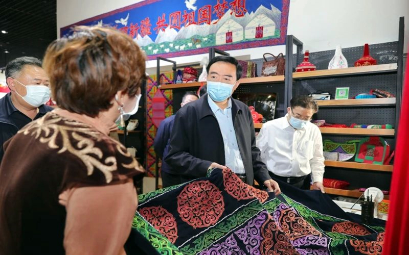 自治区党委书记陈全国在乌鲁木齐县调研