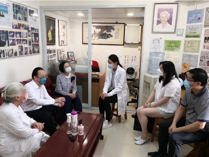 譚鐵牛探訪中醫診所 希望香港中醫界用好中央利好政策