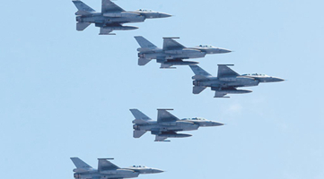 台军吹嘘军力强 F-16V接装典礼前夕解放军军机又巡台