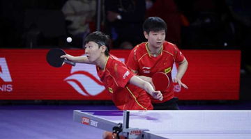 3-0橫掃日本組合 孫穎莎王曼昱奪得世乒賽女雙冠軍