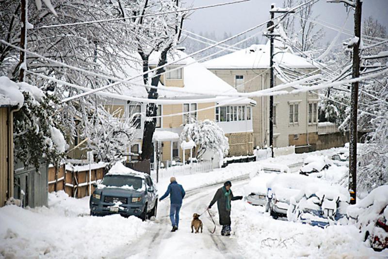 ﻿美天氣反常 北部高溫加州暴雪