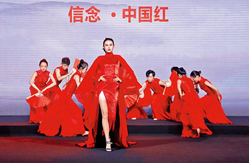 ?有自信穿得起/香港设计师巧用中国红