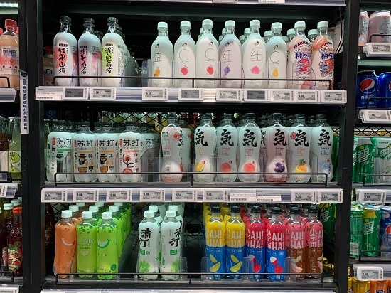 可口可樂氣泡水“雙標”被質疑 國貨品牌“零添加”彎道超車
