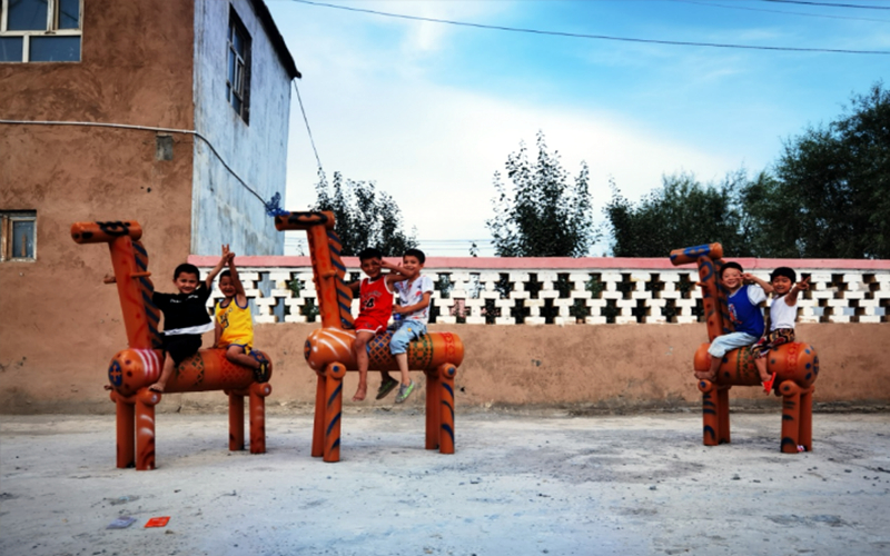 新疆莎車縣阿瓦提公共藝術創作營結營——200餘件作品打造新疆首座「雕塑藝術小鎮」