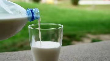僅兩成多人喝奶“達標”，影響中國人喝奶的障礙究竟是什么？