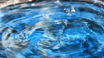 京東超市發布礦泉水年度報告：礦泉水增速超飲用天然水8% 飲用水市場或現逆轉？