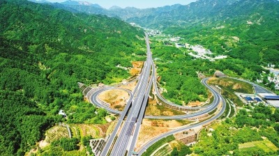 “河南最美高速公路”一路风景秀丽