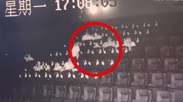 男子影院內踢踹前排觀眾座椅 被行政拘留